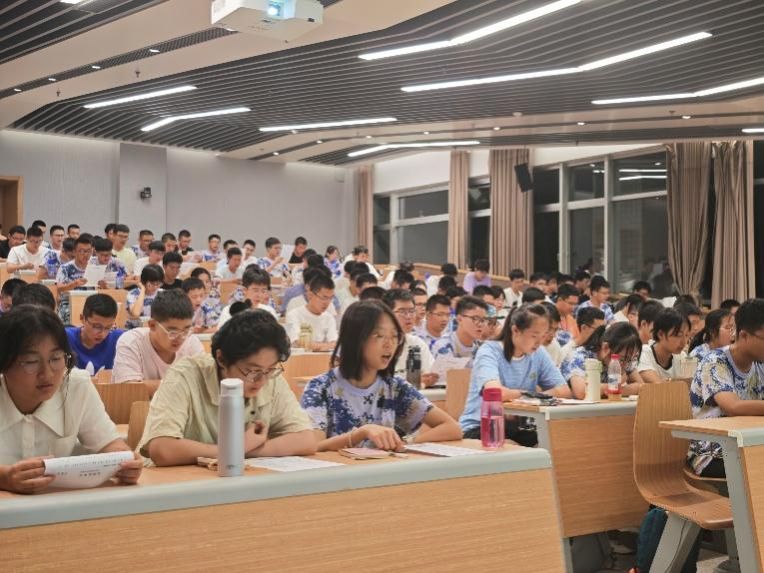 学院开展本科新生系列入学教育九游会J9计算机科学与技术(图3)